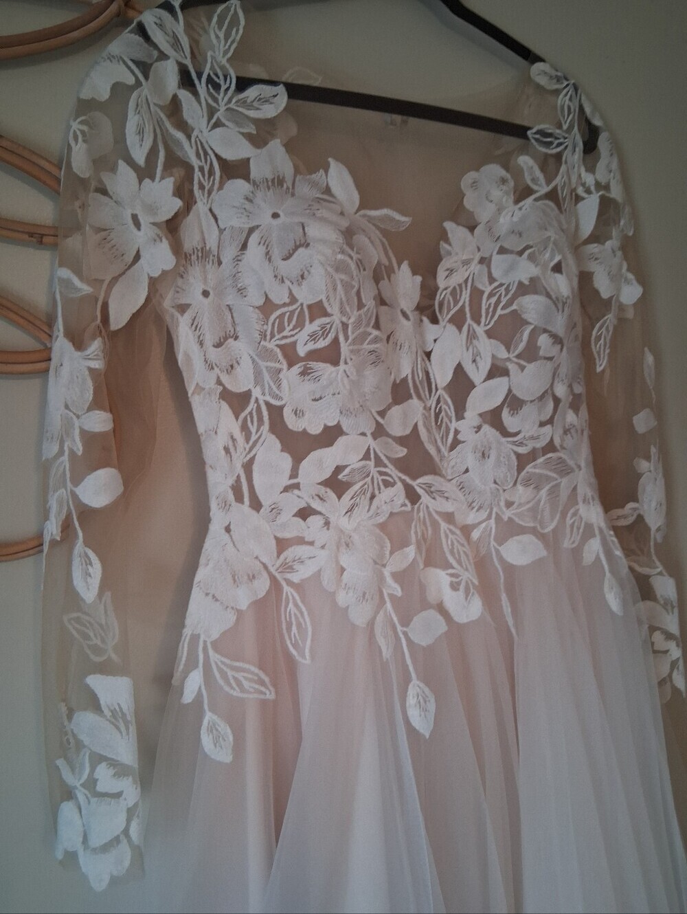 Vow’d Freesia Lace Champagne Wedding Dress Size 10 - Picture 2 of 14